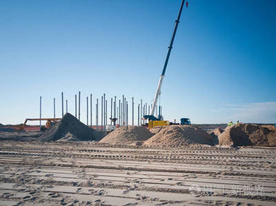 工程機械在工業(yè)現(xiàn)場 新建工廠建設(shè)中的關(guān)鍵角色